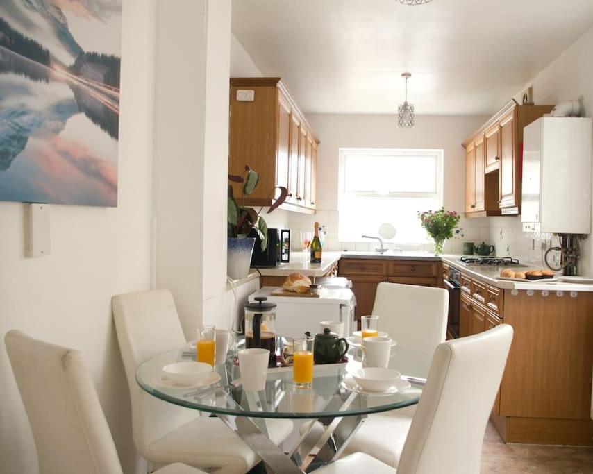 City Centre 4 Bedroom House วินเชสเตอร์ ภายนอก รูปภาพ