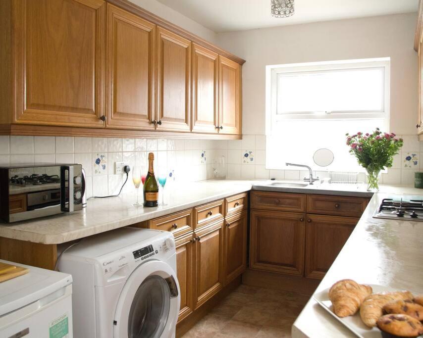 City Centre 4 Bedroom House วินเชสเตอร์ ภายนอก รูปภาพ