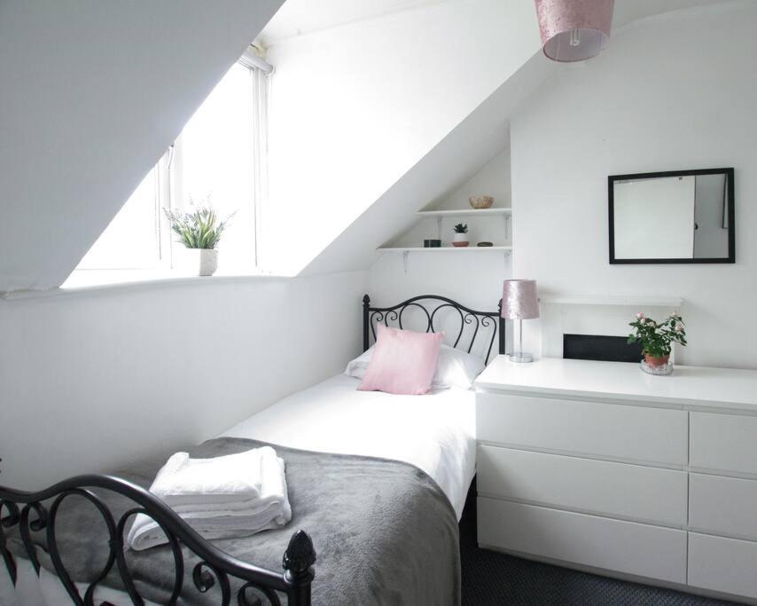 City Centre 4 Bedroom House วินเชสเตอร์ ภายนอก รูปภาพ