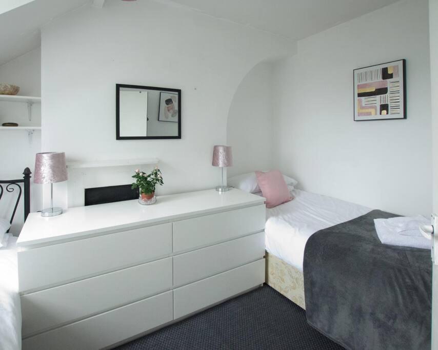 City Centre 4 Bedroom House วินเชสเตอร์ ภายนอก รูปภาพ